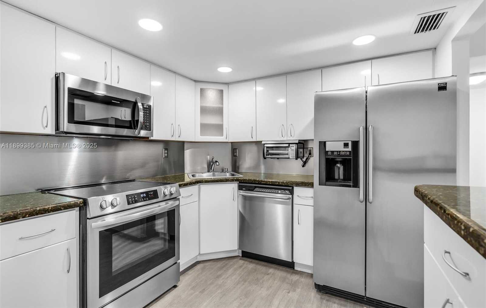 Small Image of 2333 BRICKELL AVE #PH208, Miami Number 11