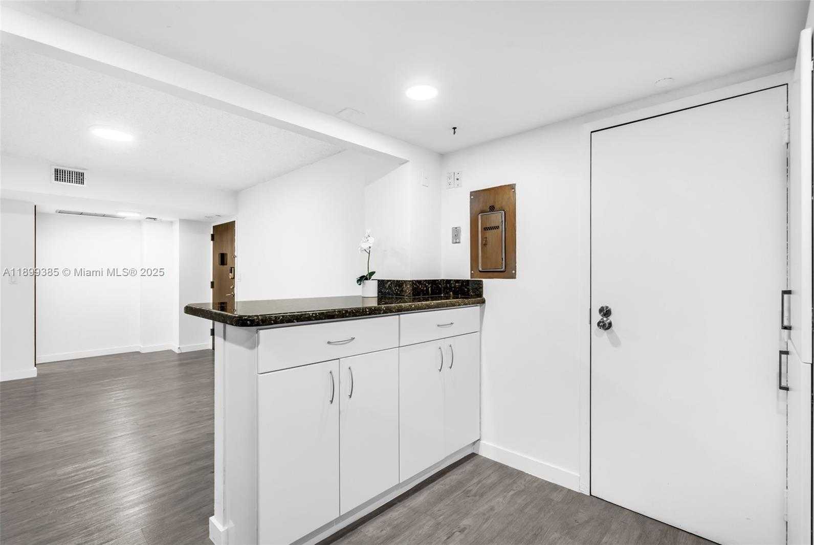 Small Image of 2333 BRICKELL AVE #PH208, Miami Number 15