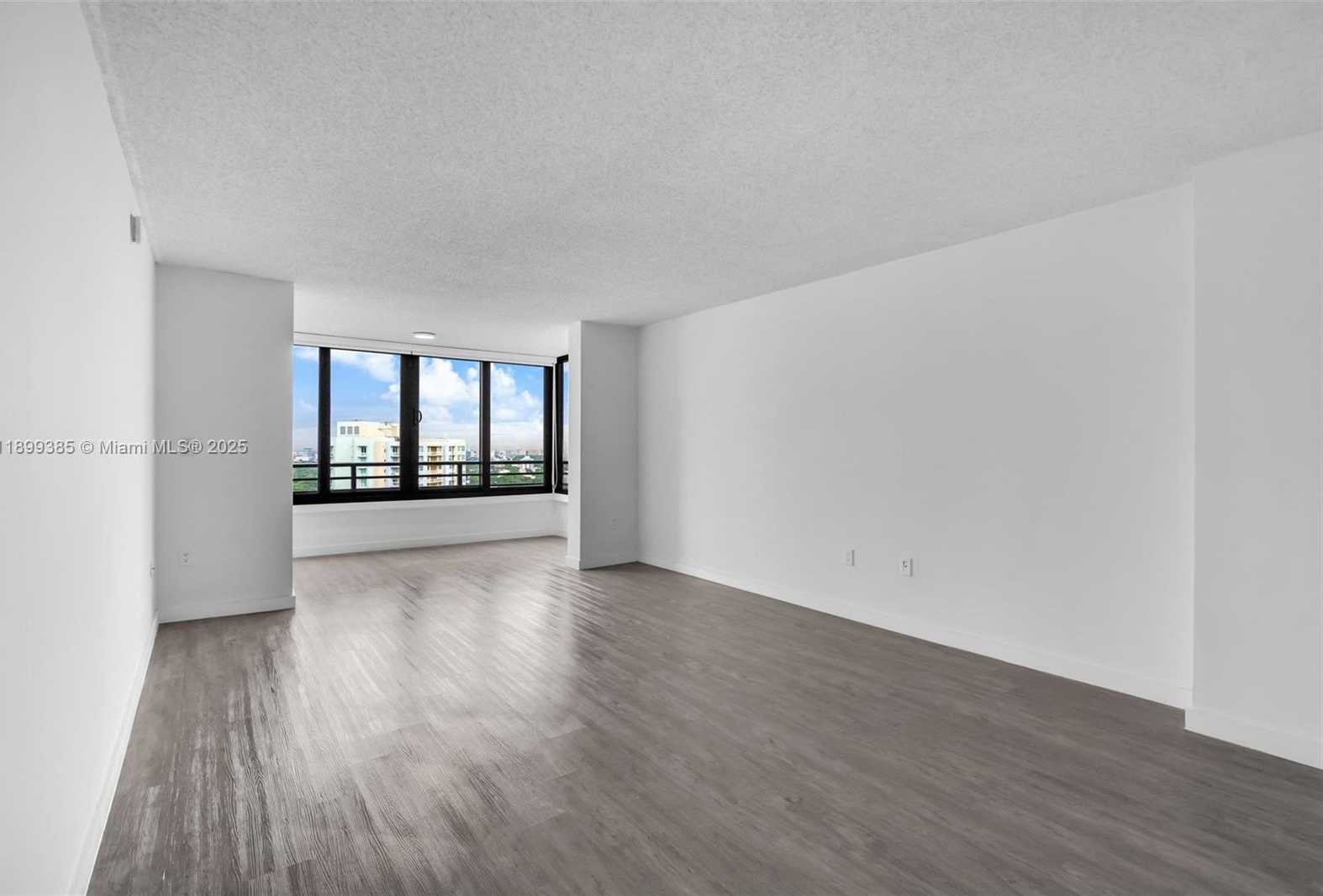 Small Image of 2333 BRICKELL AVE #PH208, Miami Number 4