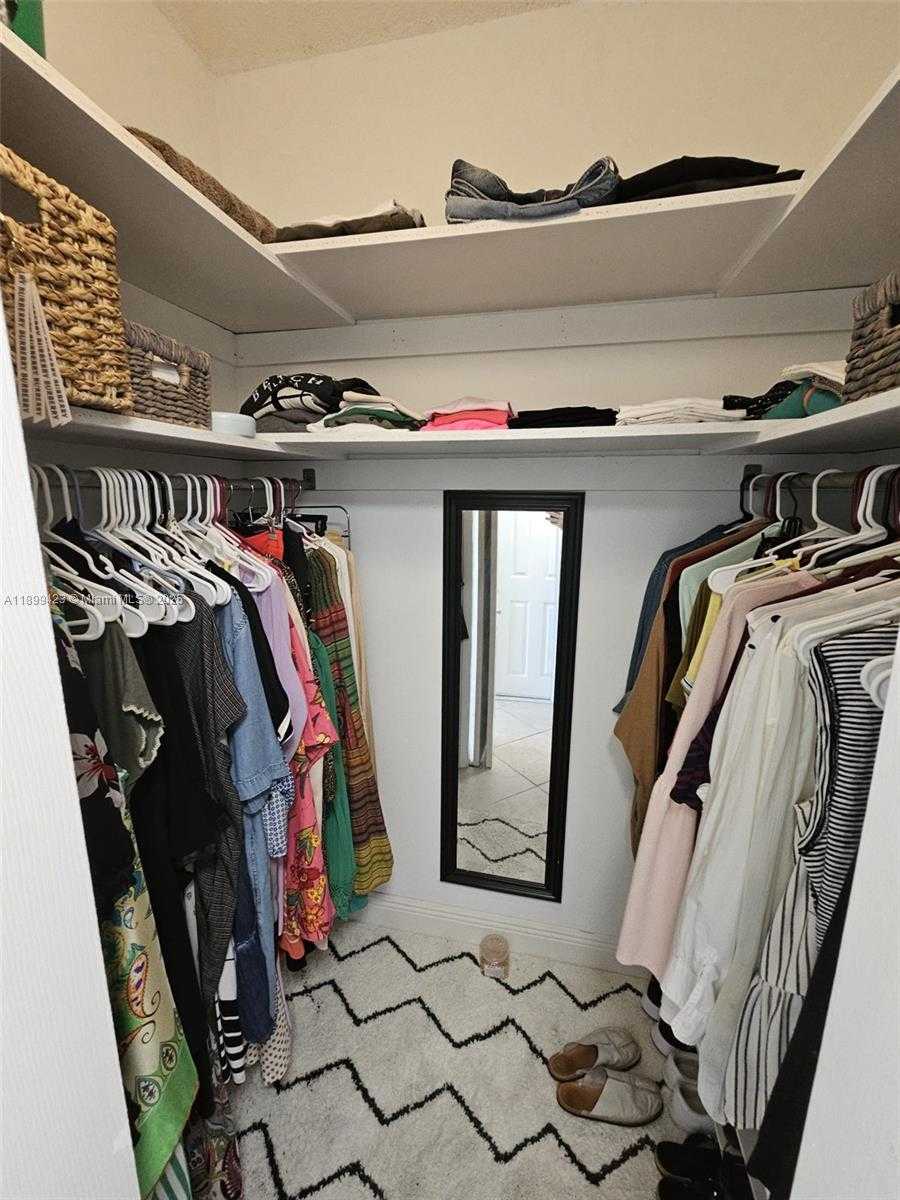 Small Image of 4200 HILLCREST DR #1015, Hollywood Number 12