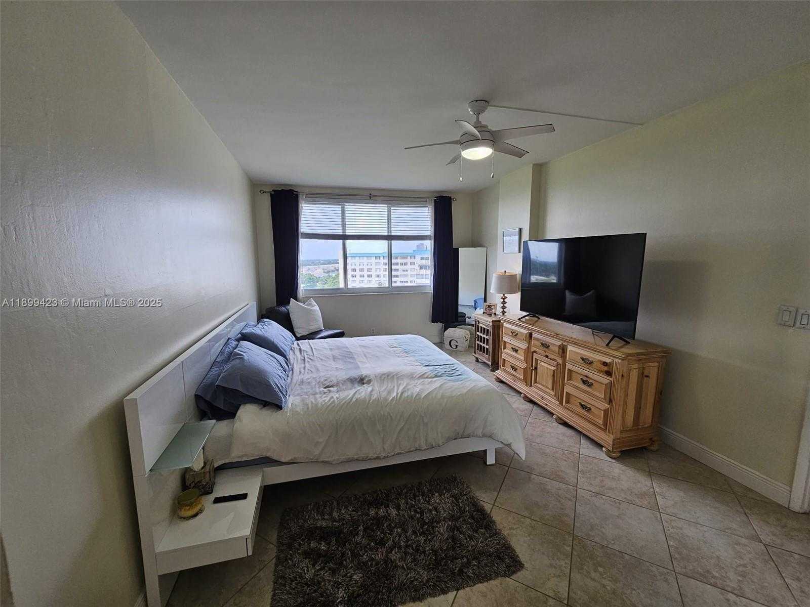 Small Image of 4200 HILLCREST DR #1015, Hollywood Number 14