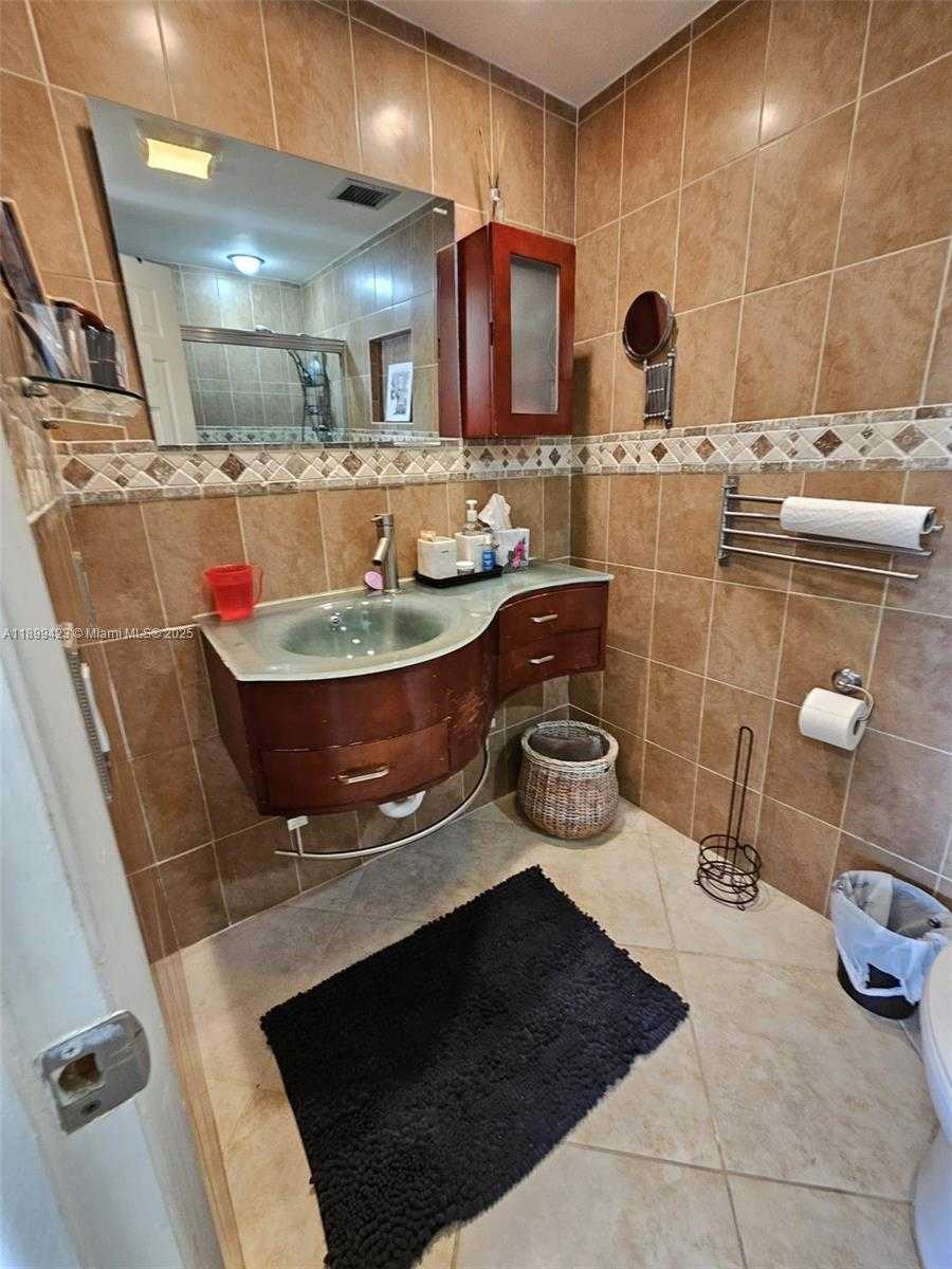 Small Image of 4200 HILLCREST DR #1015, Hollywood Number 15
