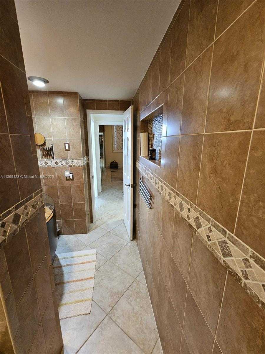 Small Image of 4200 HILLCREST DR #1015, Hollywood Number 16