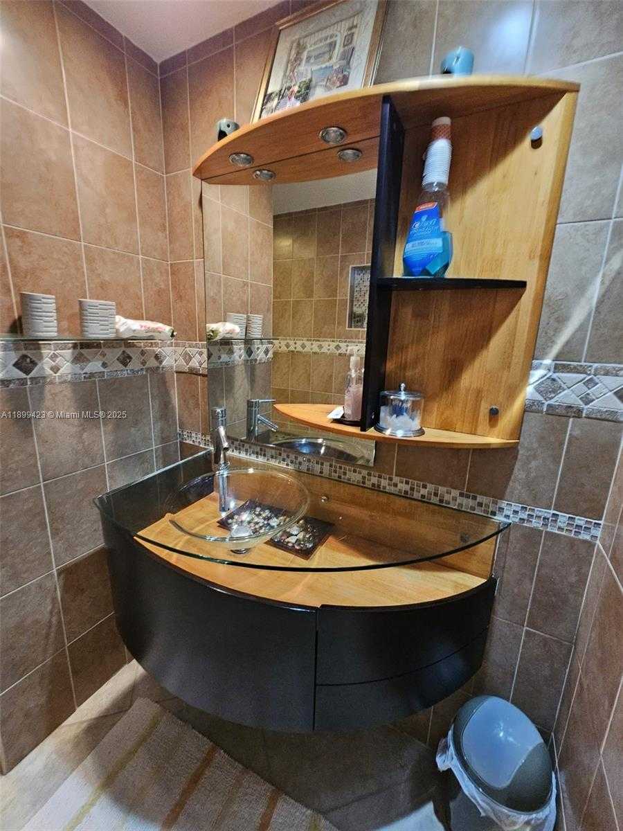 Small Image of 4200 HILLCREST DR #1015, Hollywood Number 17