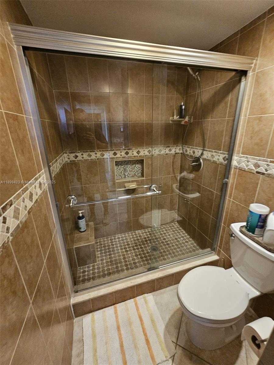 Small Image of 4200 HILLCREST DR #1015, Hollywood Number 18