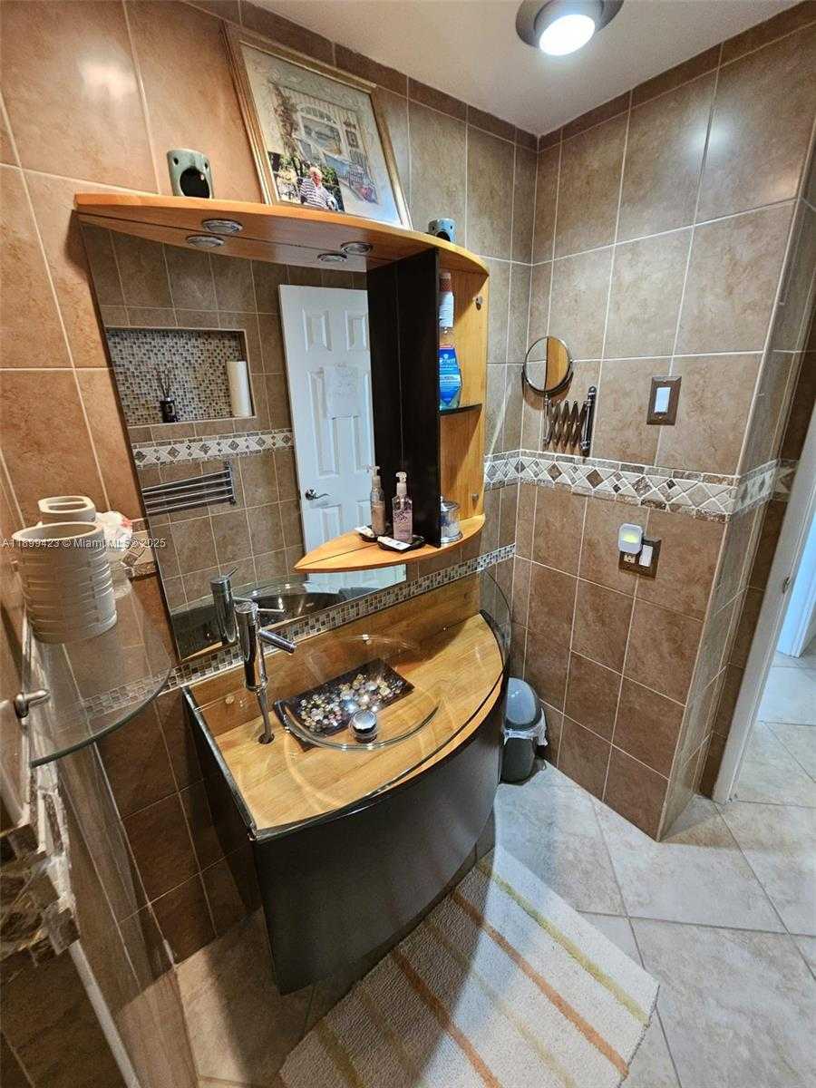 Small Image of 4200 HILLCREST DR #1015, Hollywood Number 19