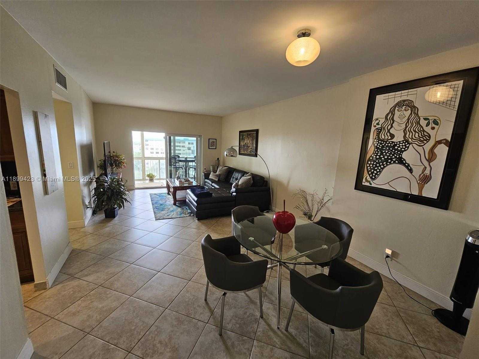 Small Image of 4200 HILLCREST DR #1015, Hollywood Number 2