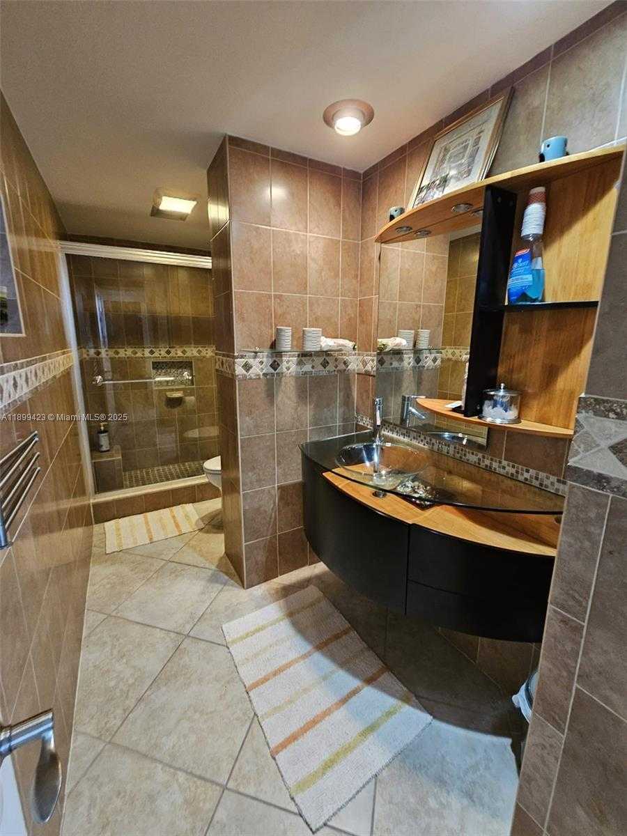 Small Image of 4200 HILLCREST DR #1015, Hollywood Number 20