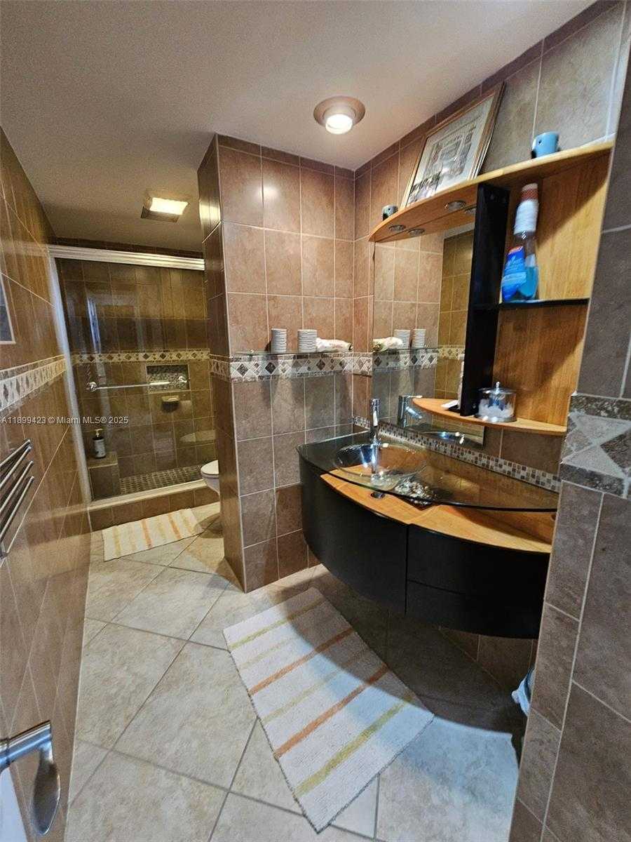 Small Image of 4200 HILLCREST DR #1015, Hollywood Number 21