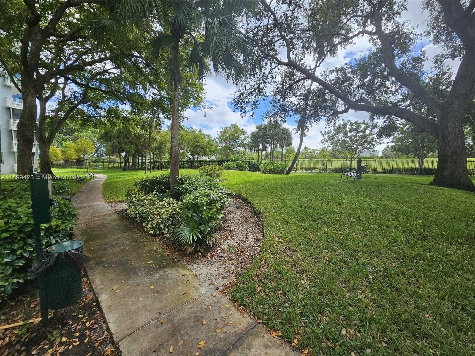 Small Image of 4200 HILLCREST DR #1015, Hollywood Number 23