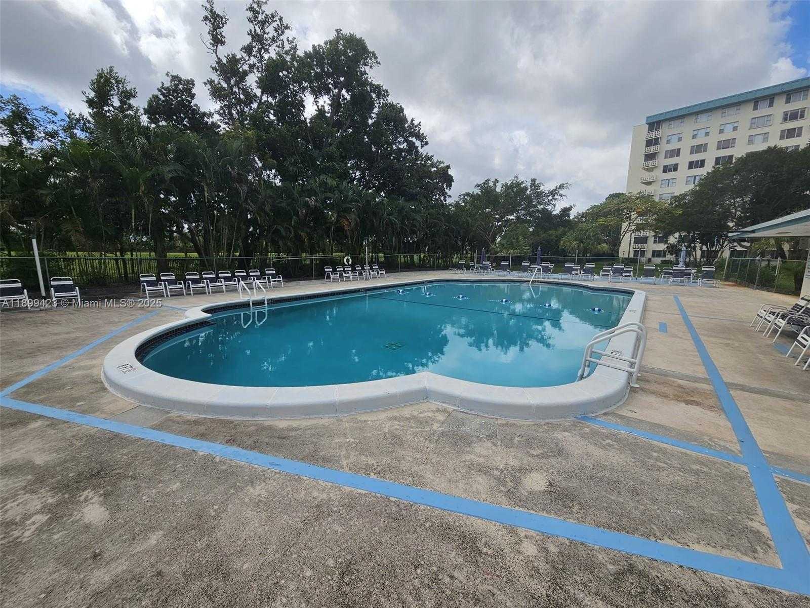 Small Image of 4200 HILLCREST DR #1015, Hollywood Number 27