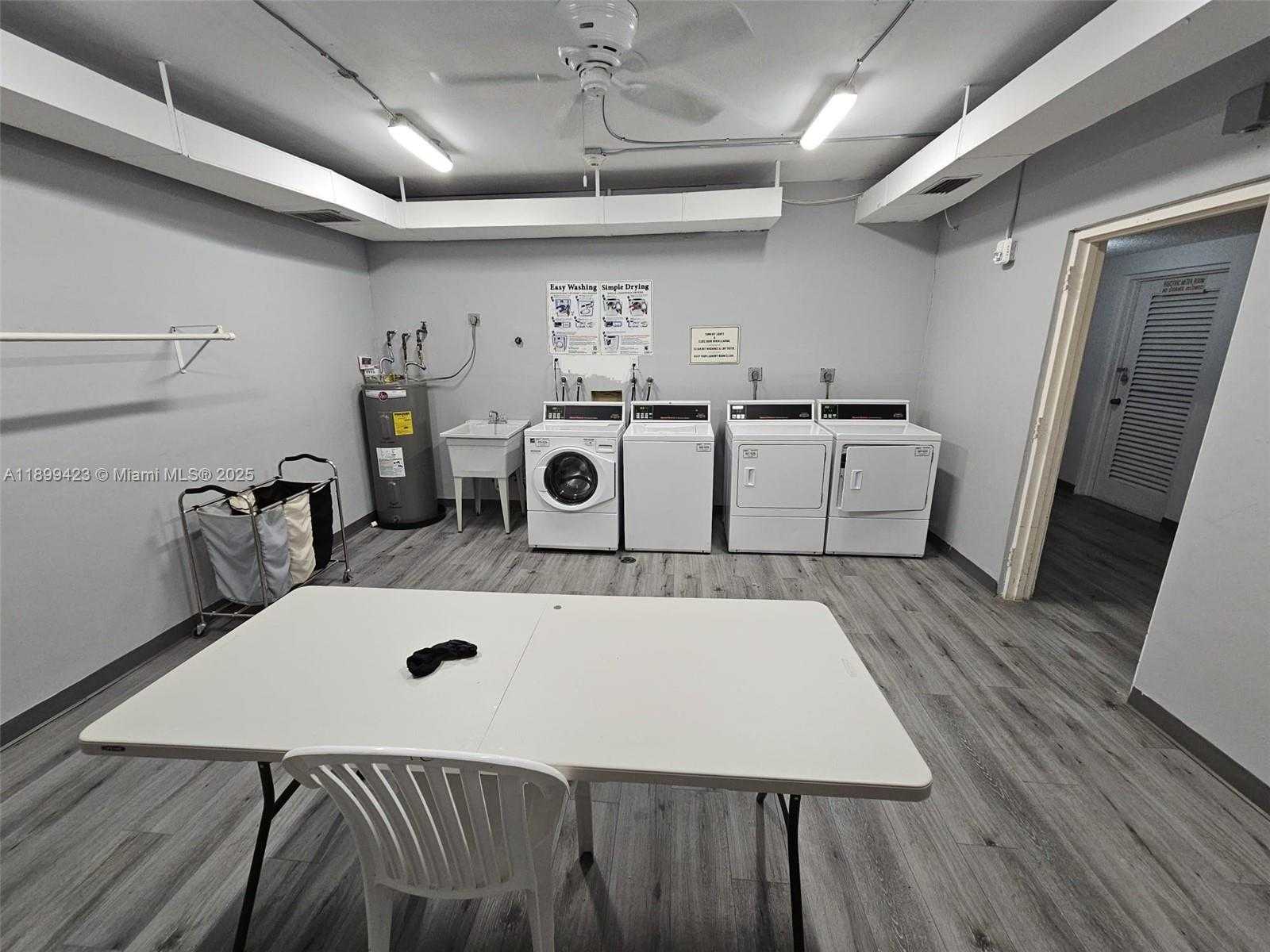 Small Image of 4200 HILLCREST DR #1015, Hollywood Number 30