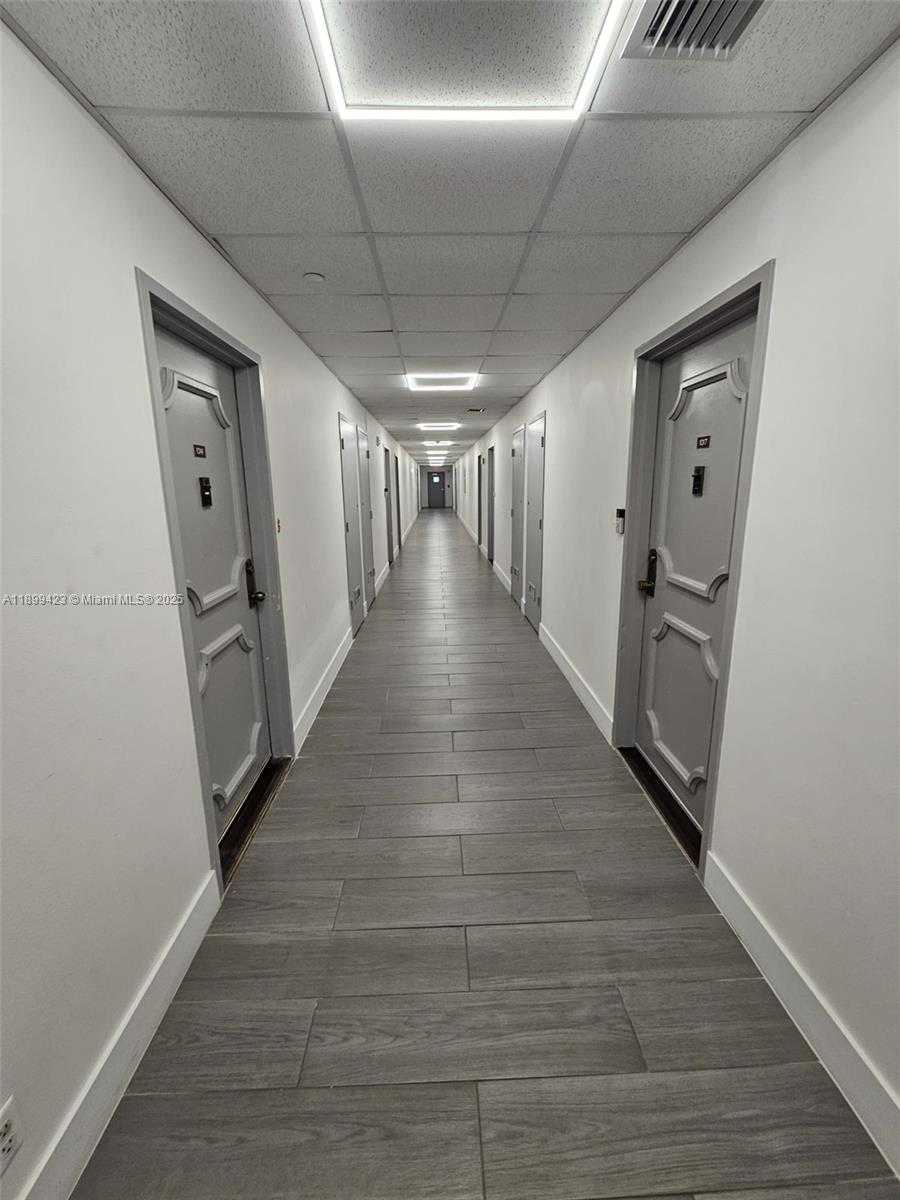 Small Image of 4200 HILLCREST DR #1015, Hollywood Number 31