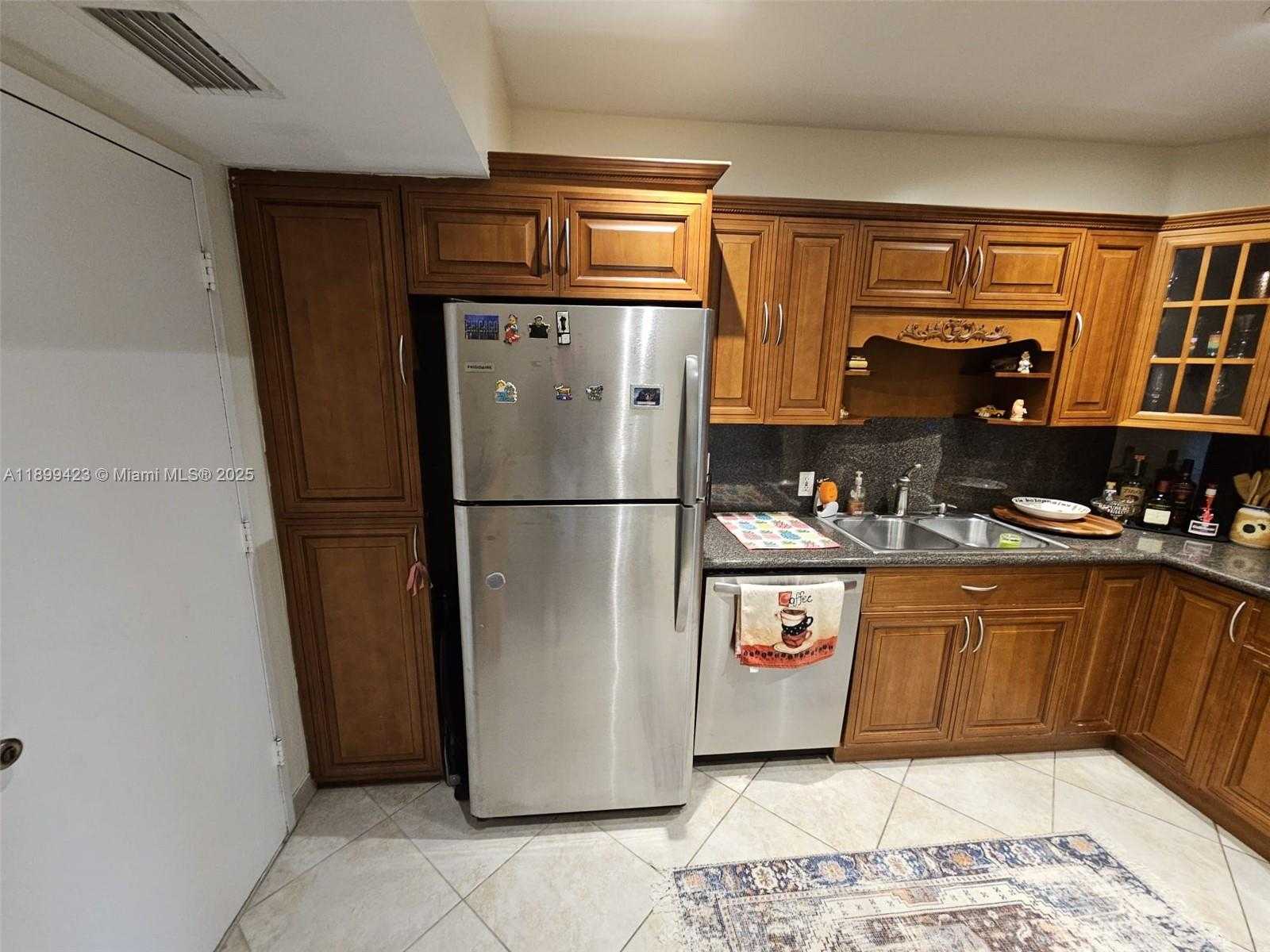 Small Image of 4200 HILLCREST DR #1015, Hollywood Number 5
