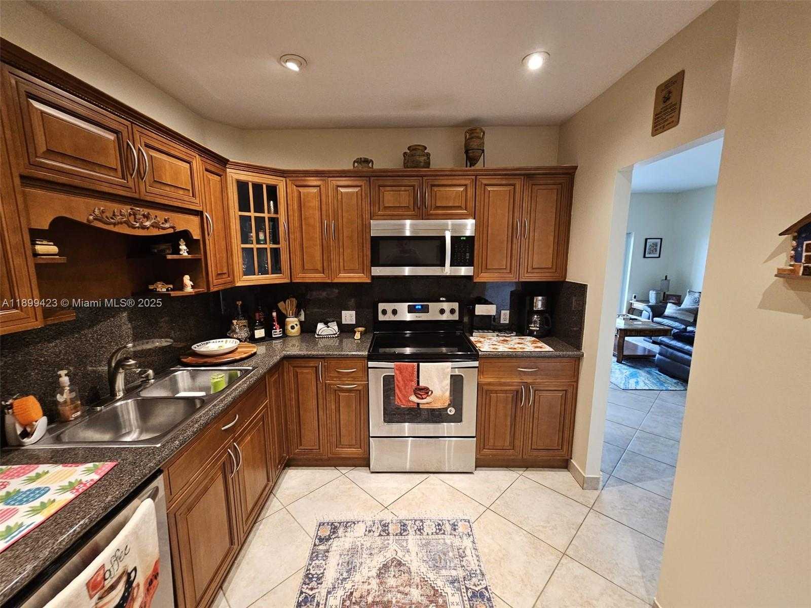 Small Image of 4200 HILLCREST DR #1015, Hollywood Number 6