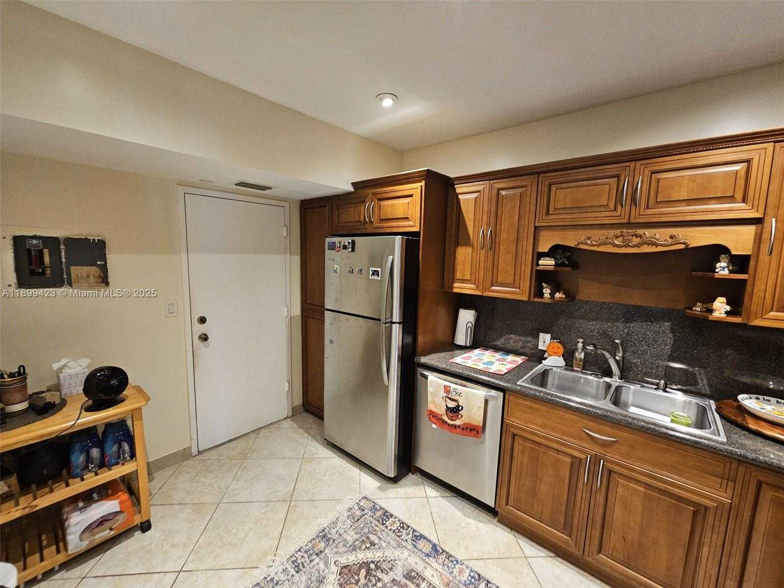 Small Image of 4200 HILLCREST DR #1015, Hollywood Number 7