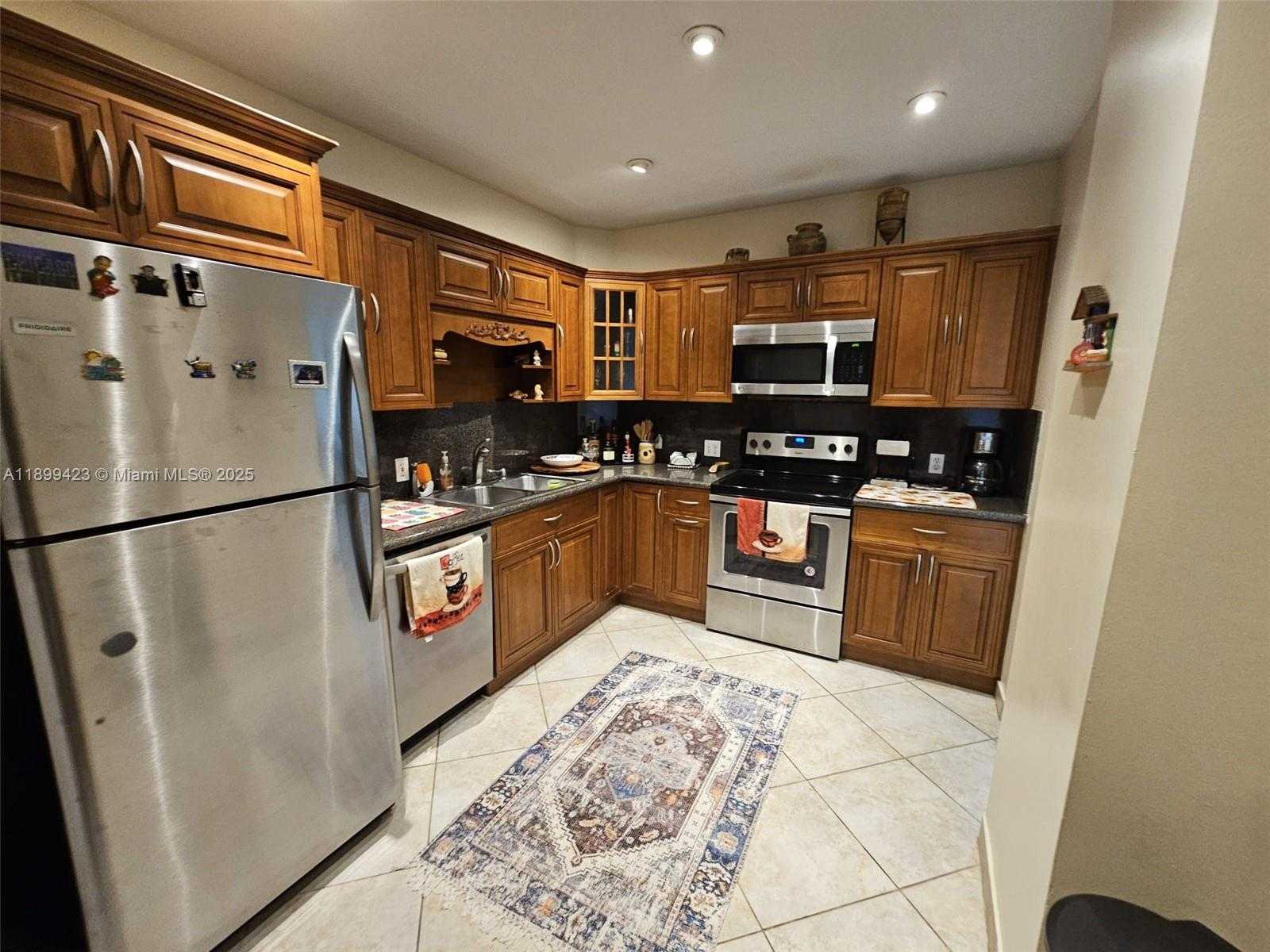 Small Image of 4200 HILLCREST DR #1015, Hollywood Number 8