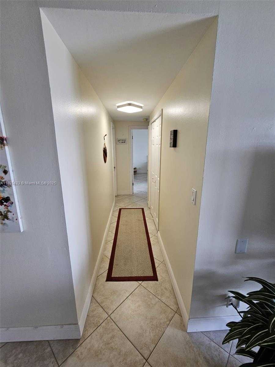 Small Image of 4200 HILLCREST DR #1015, Hollywood Number 9