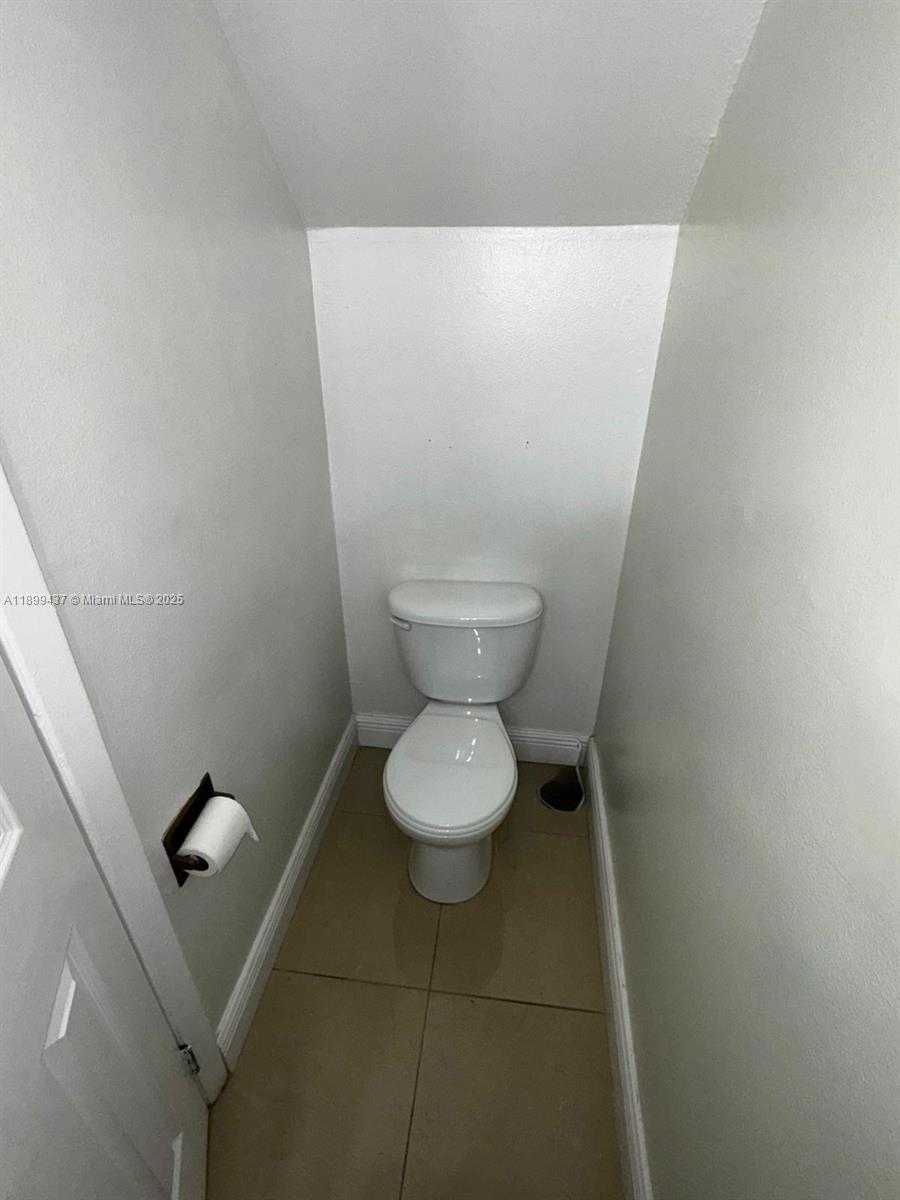 Small Image of 18111 NORTH WEST 68TH AVE #F203, Hialeah Number 11