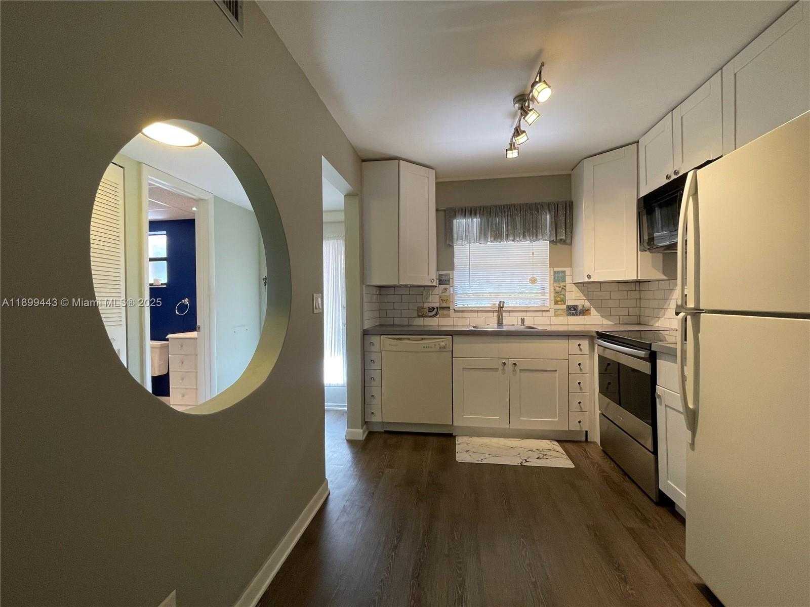 Small Image of 10123 SUNRISE LAKES BLVD #208, Sunrise Number 4