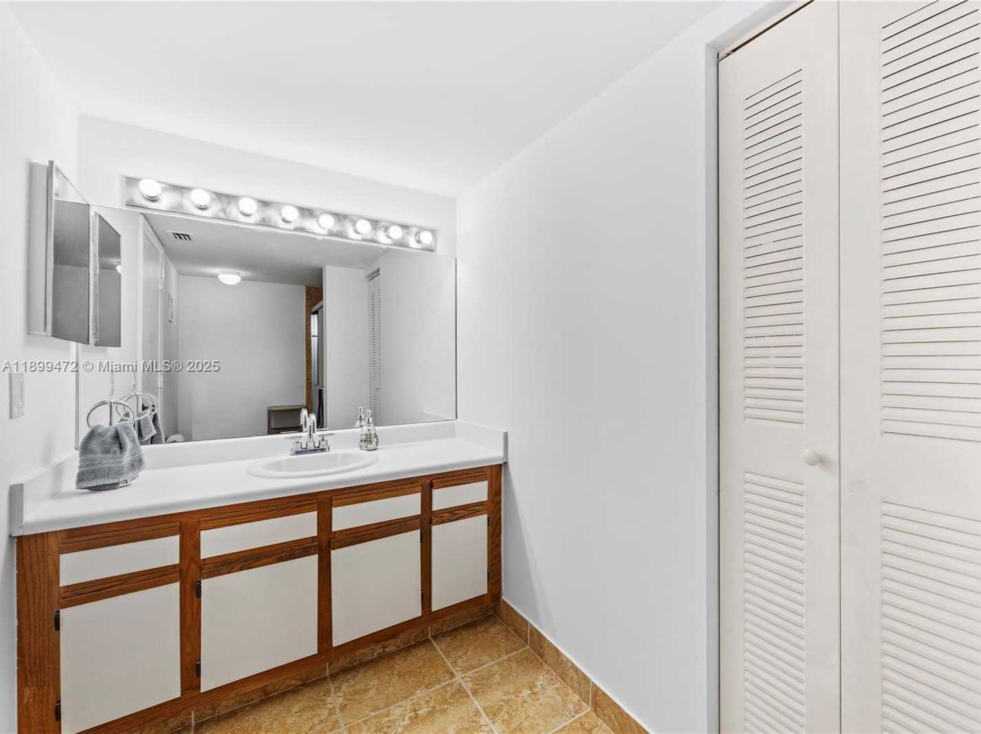 Small Image of 9814 WEST MCNAB RD #204, Tamarac Number 15