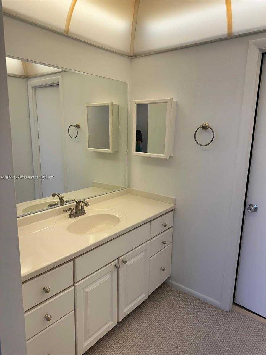 Small Image of 3900 NORTH HILLS DR #310, Hollywood Number 12