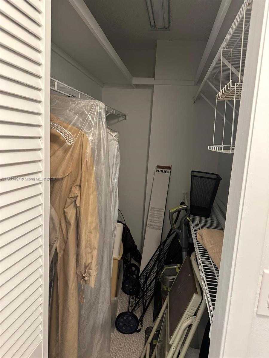 Small Image of 3900 NORTH HILLS DR #310, Hollywood Number 15