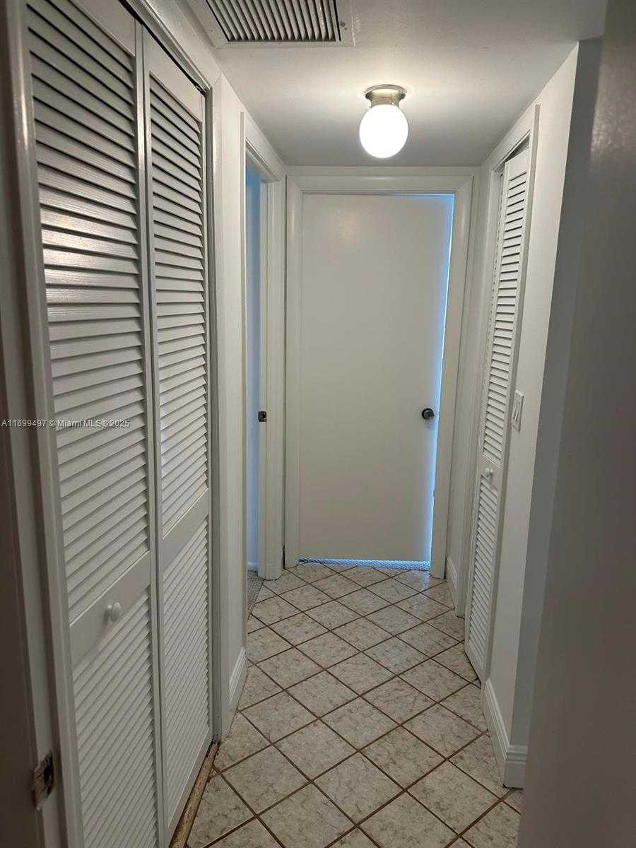 Small Image of 3900 NORTH HILLS DR #310, Hollywood Number 16
