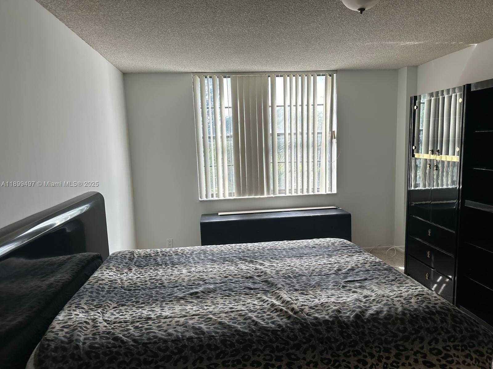 Small Image of 3900 NORTH HILLS DR #310, Hollywood Number 22