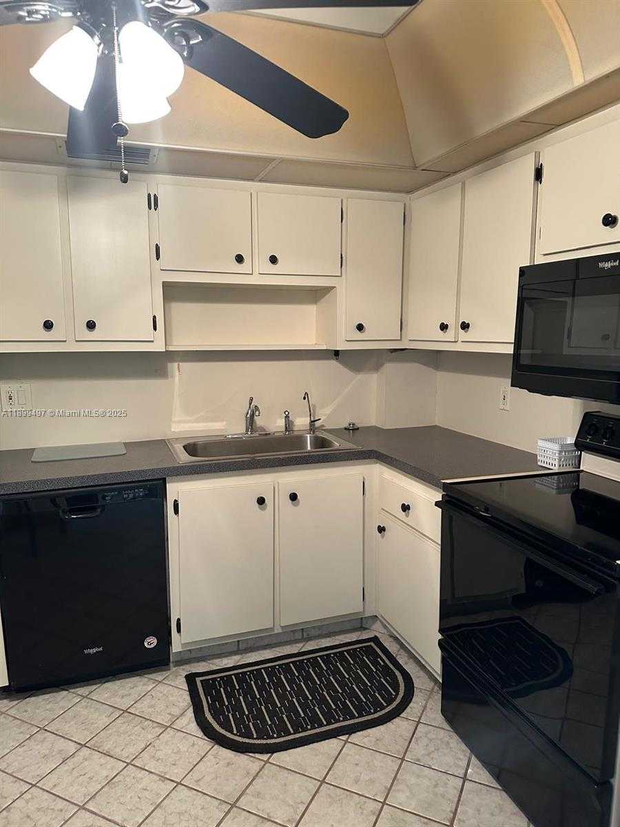 Small Image of 3900 NORTH HILLS DR #310, Hollywood Number 26