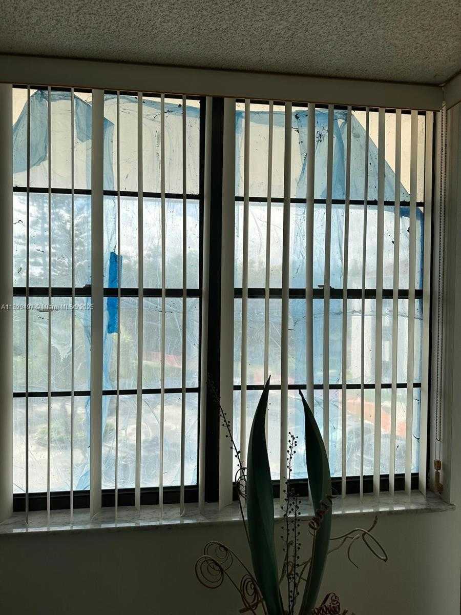 Small Image of 3900 NORTH HILLS DR #310, Hollywood Number 27