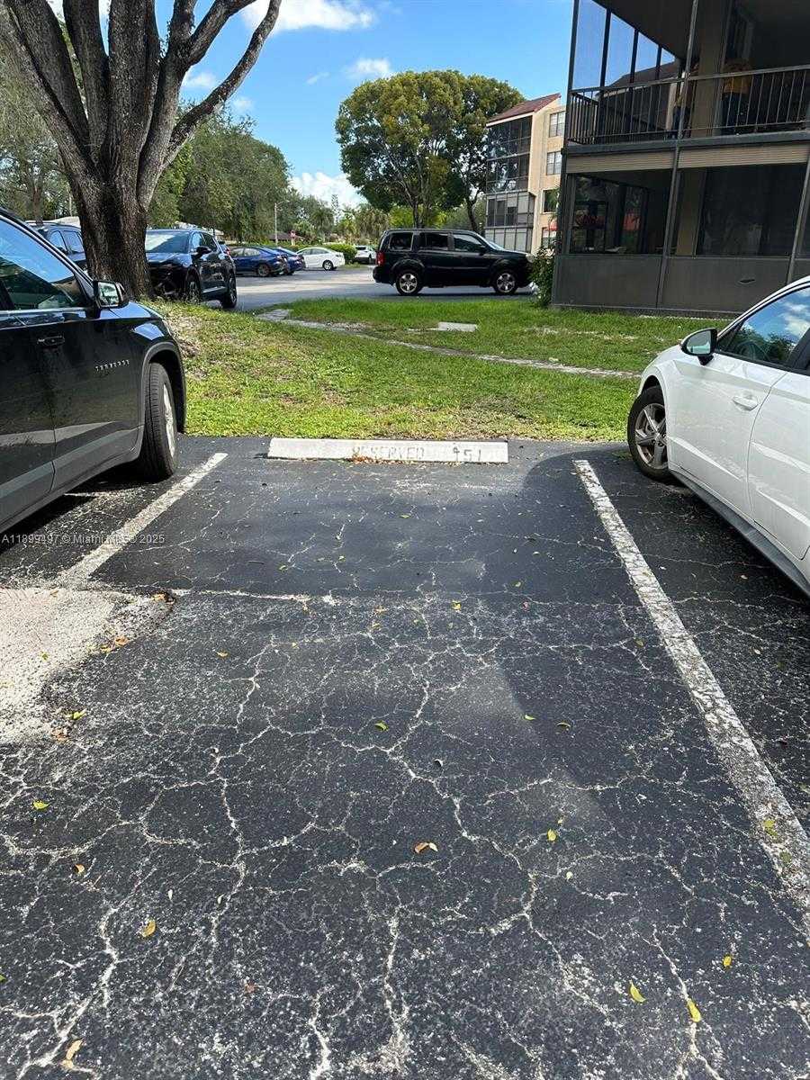 Small Image of 3900 NORTH HILLS DR #310, Hollywood Number 32