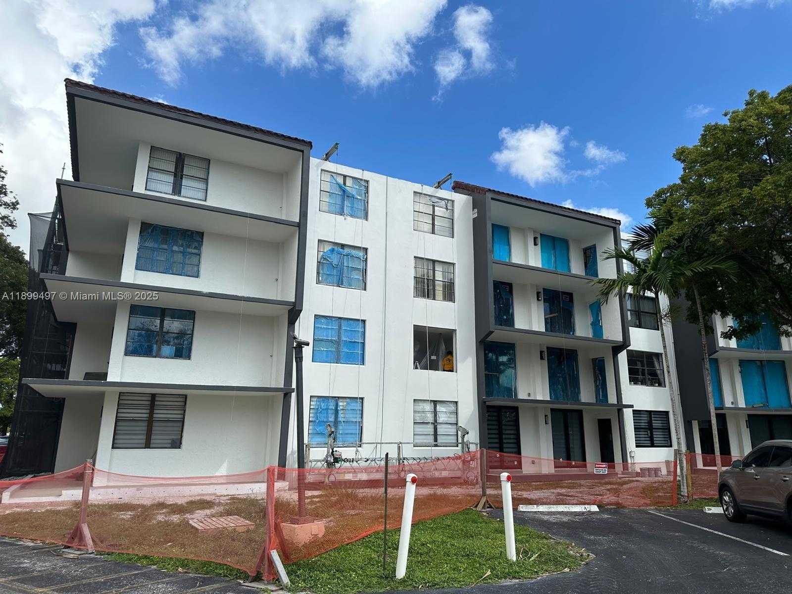 Small Image of 3900 NORTH HILLS DR #310, Hollywood Number 34