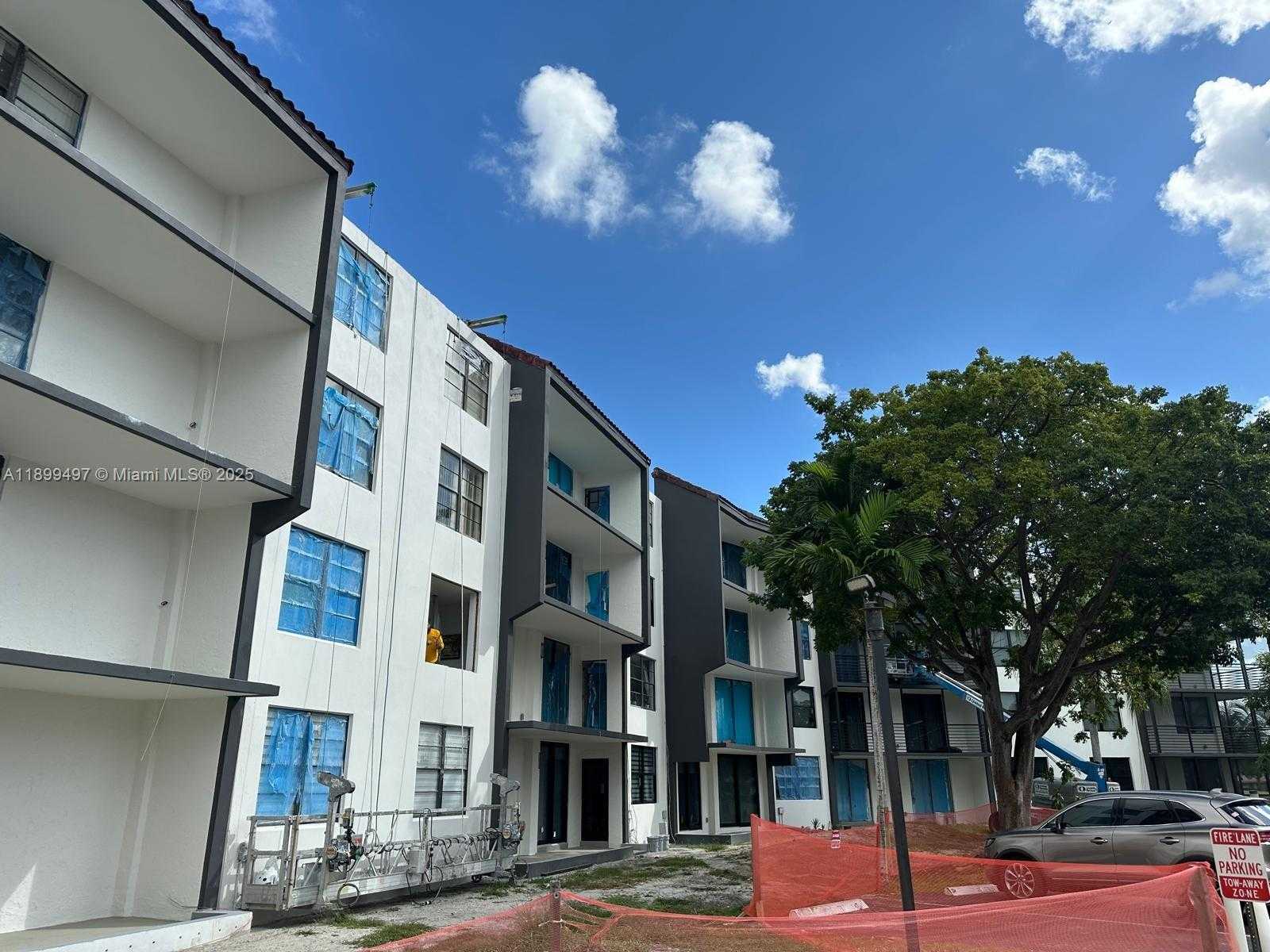 Small Image of 3900 NORTH HILLS DR #310, Hollywood Number 35