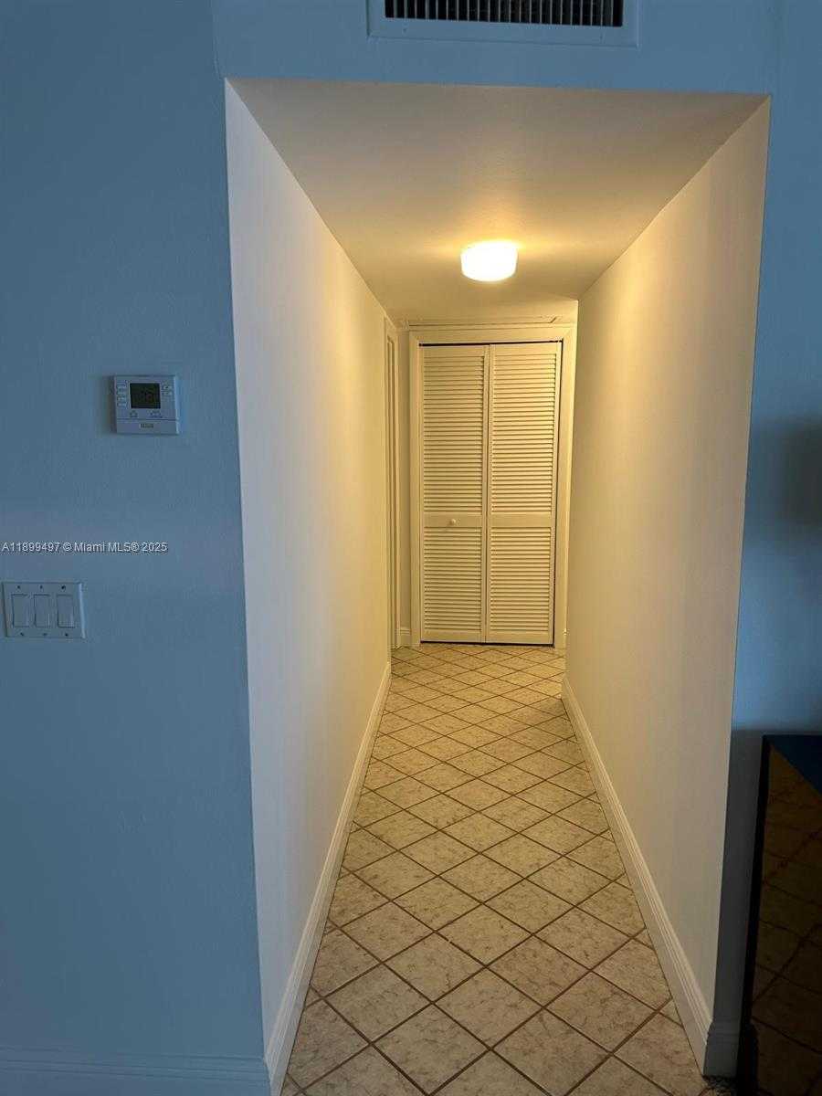 Small Image of 3900 NORTH HILLS DR #310, Hollywood Number 4