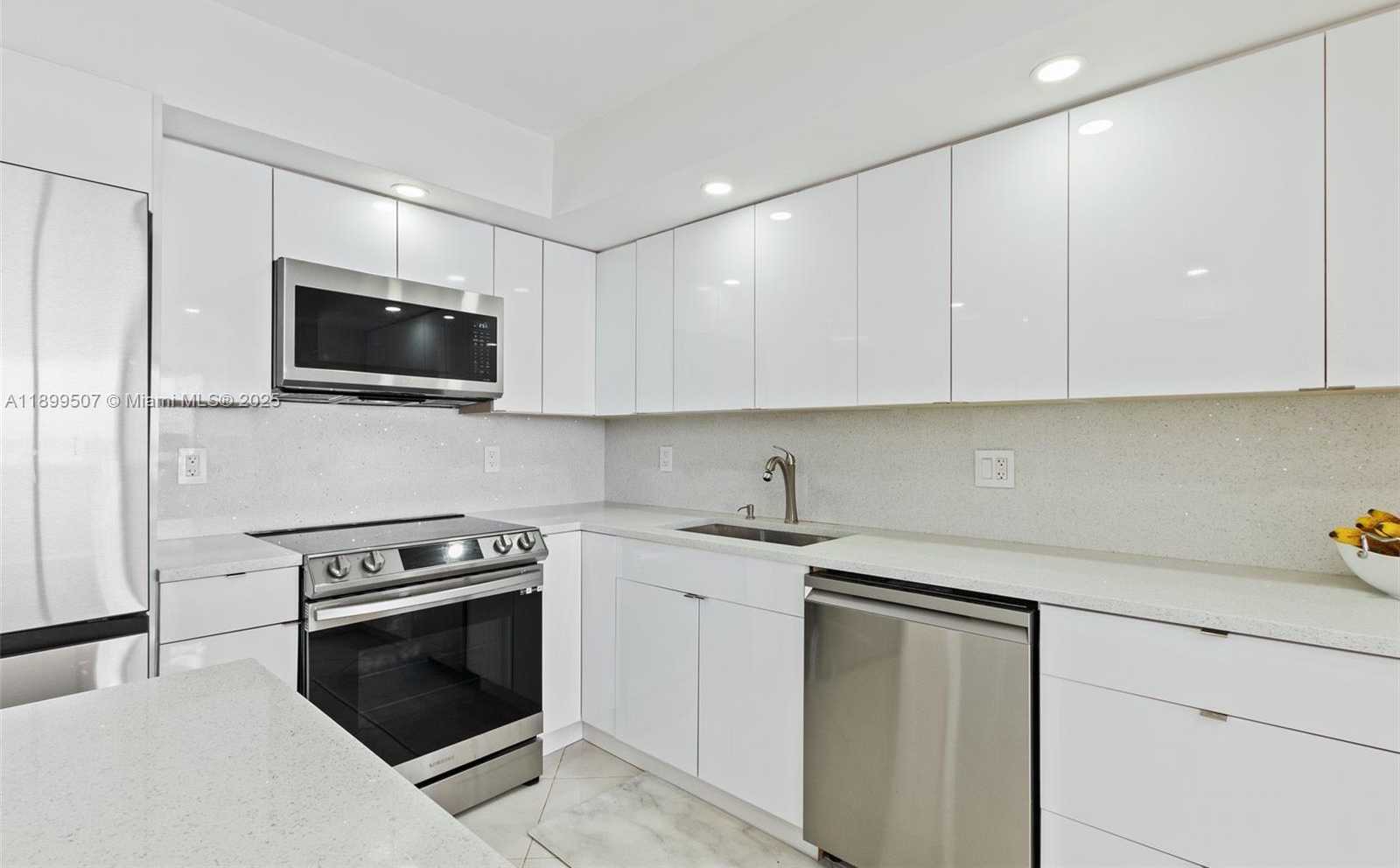Small Image of 18021 BISCAYNE BLVD #1003, Aventura Number 3