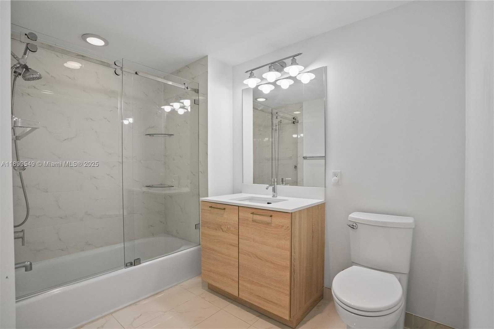 Small Image of 16385 BISCAYNE BLVD #2901 +2 Parking, North Miami Beach Number 12