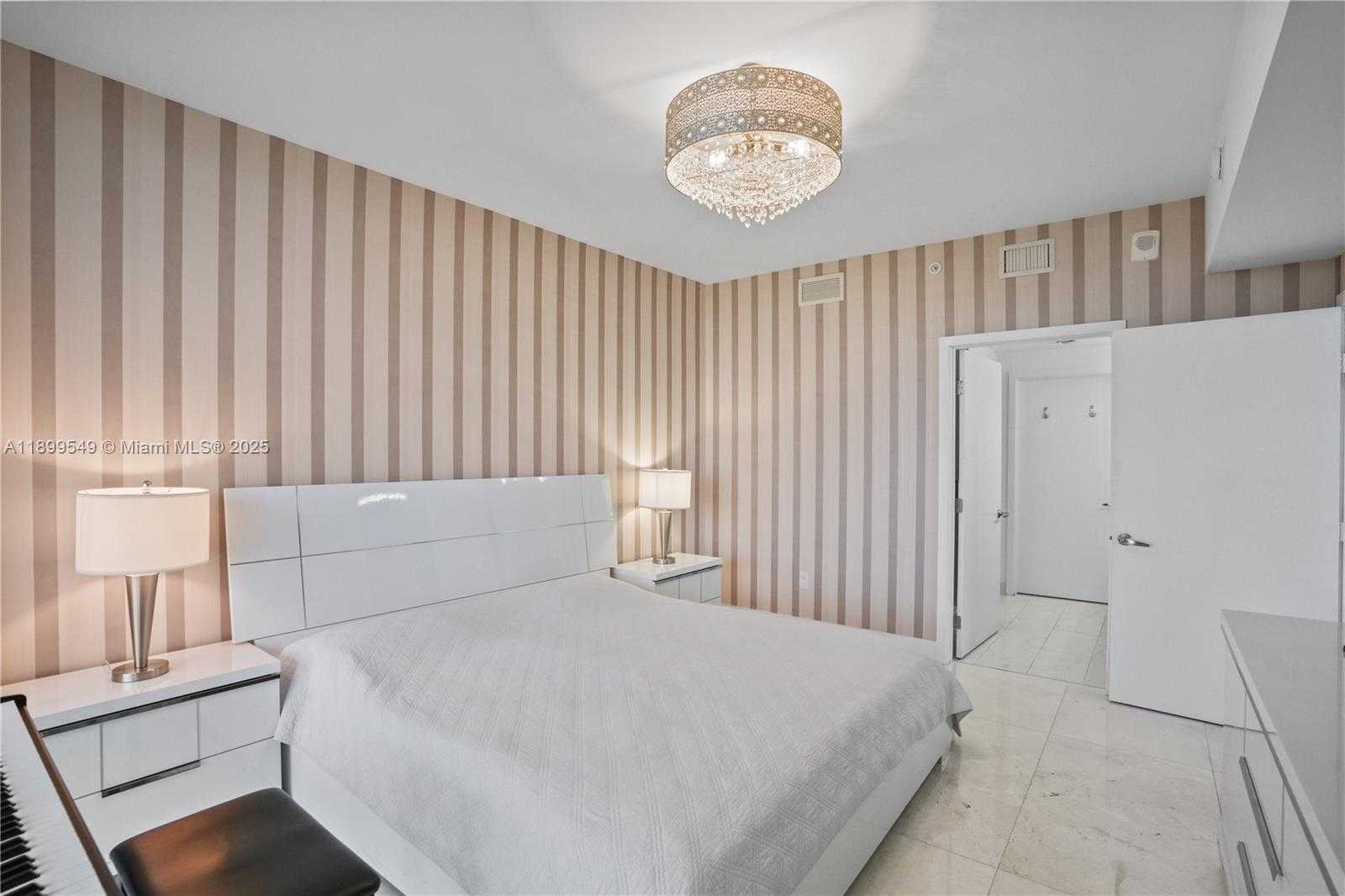 Small Image of 16385 BISCAYNE BLVD #2901 +2 Parking, North Miami Beach Number 18