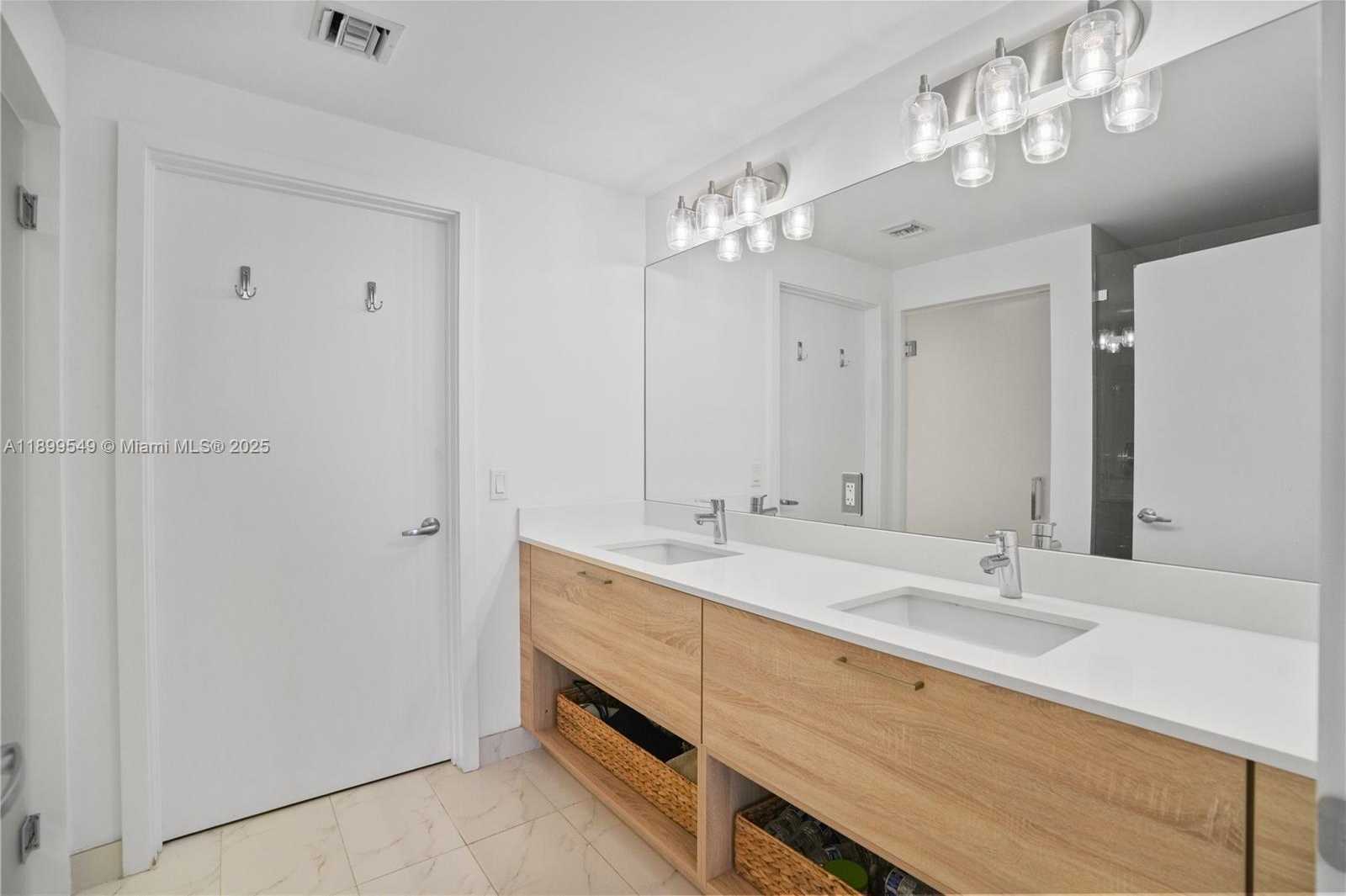 Small Image of 16385 BISCAYNE BLVD #2901 +2 Parking, North Miami Beach Number 19