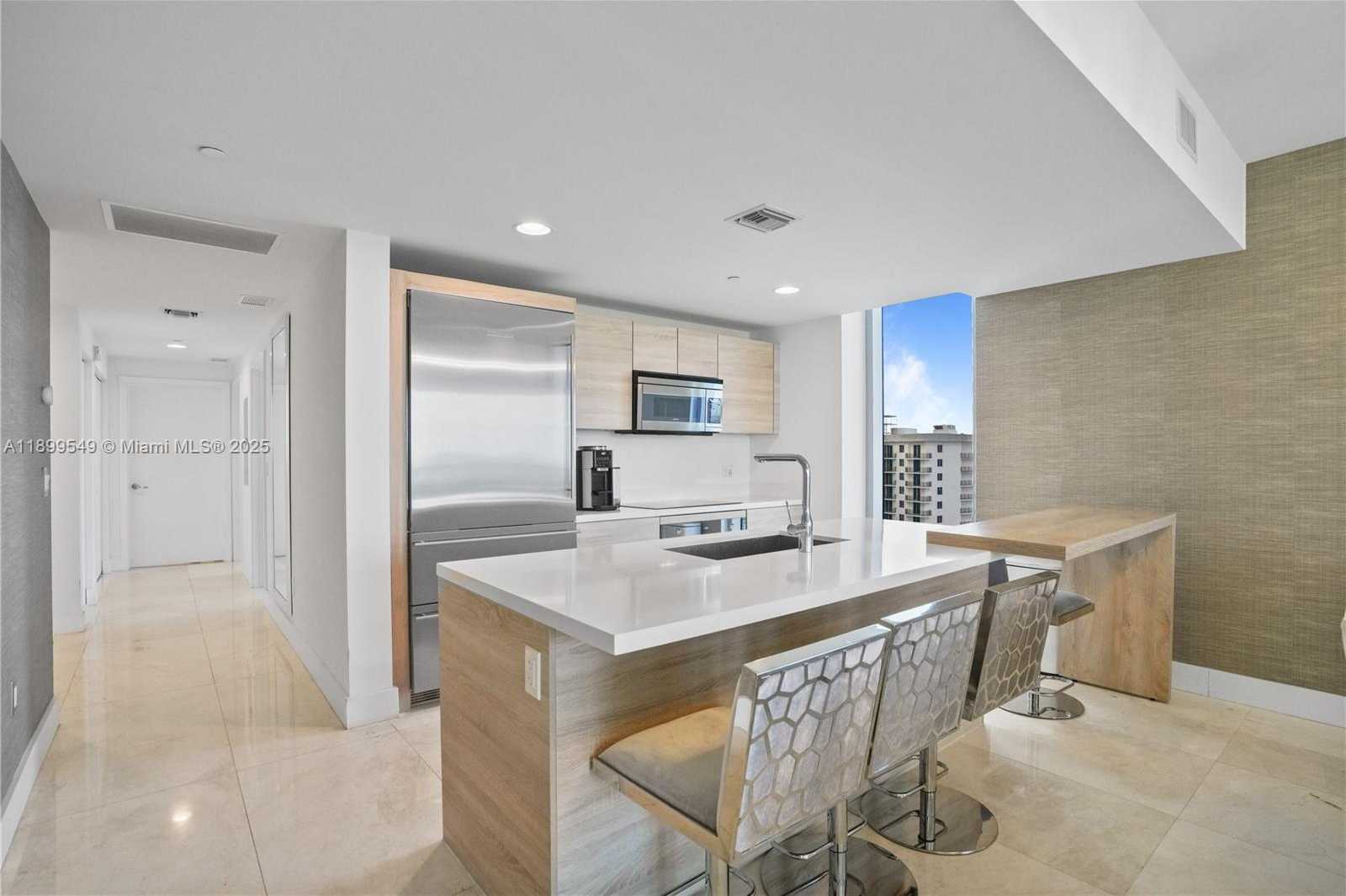 Small Image of 16385 BISCAYNE BLVD #2901 +2 Parking, North Miami Beach Number 2