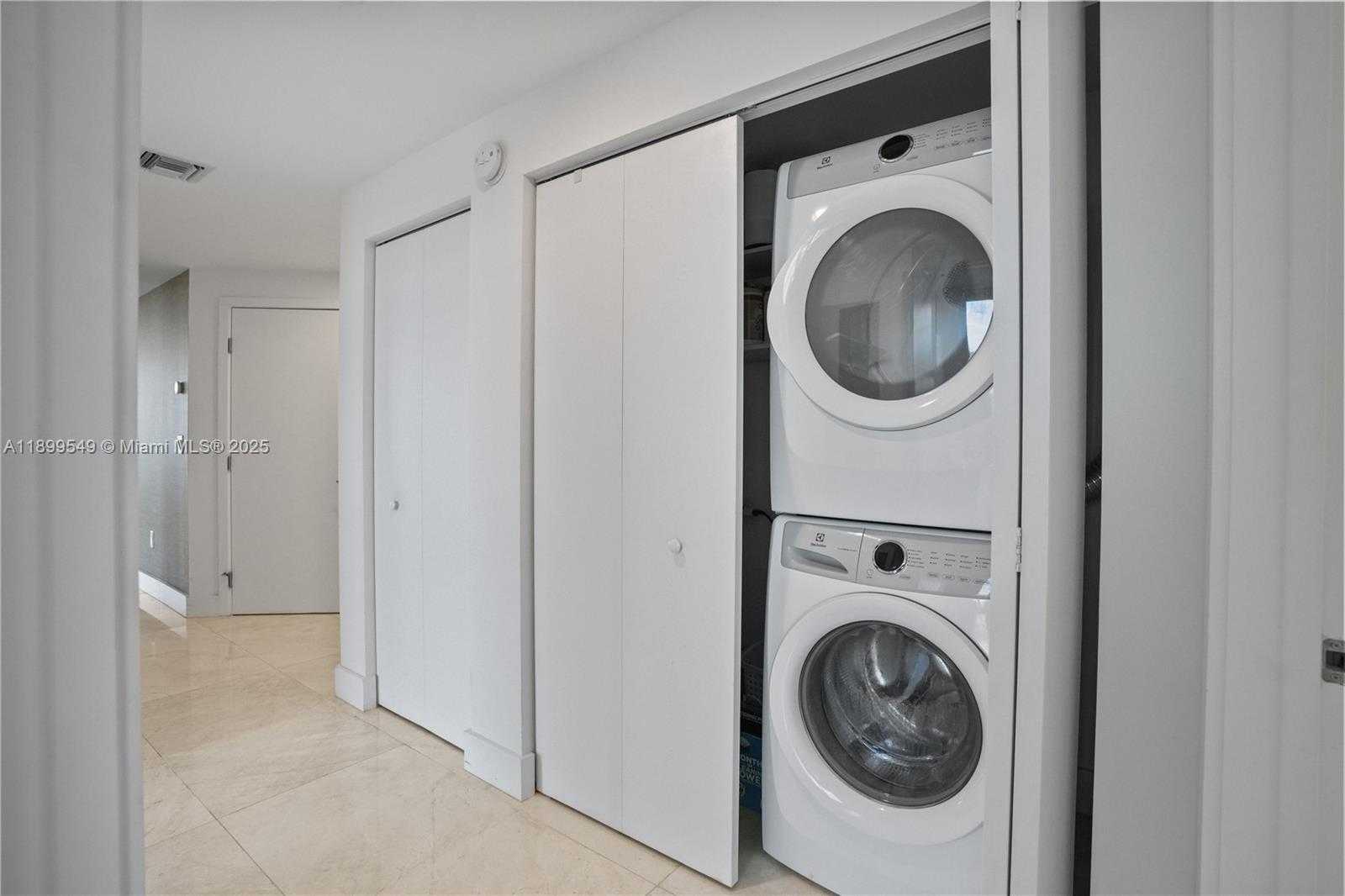 Small Image of 16385 BISCAYNE BLVD #2901 +2 Parking, North Miami Beach Number 20