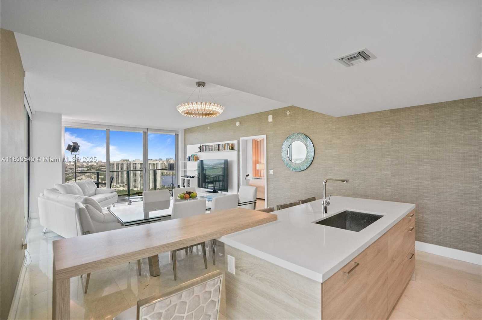 Small Image of 16385 BISCAYNE BLVD #2901 +2 Parking, North Miami Beach Number 4