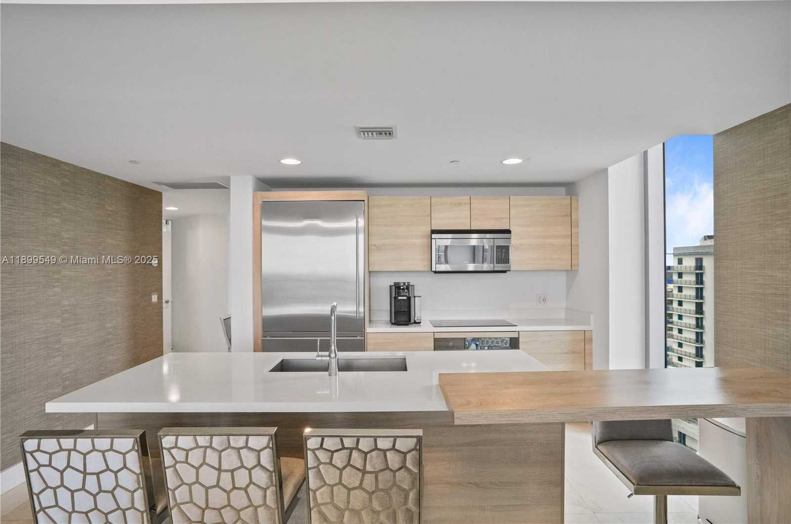 Small Image of 16385 BISCAYNE BLVD #2901 +2 Parking, North Miami Beach Number 5