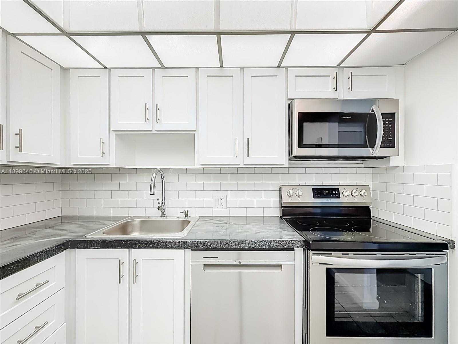 Small Image of 20301 WEST COUNTRY CLUB DR #2428, Aventura Number 14