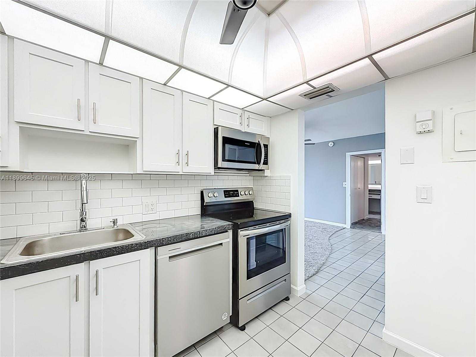Small Image of 20301 WEST COUNTRY CLUB DR #2428, Aventura Number 15