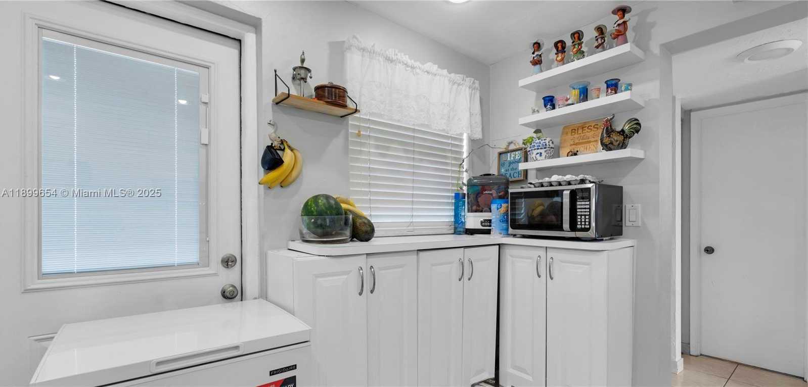 Small Image of 7850 BYRON AVE #1004, Miami Beach Number 10