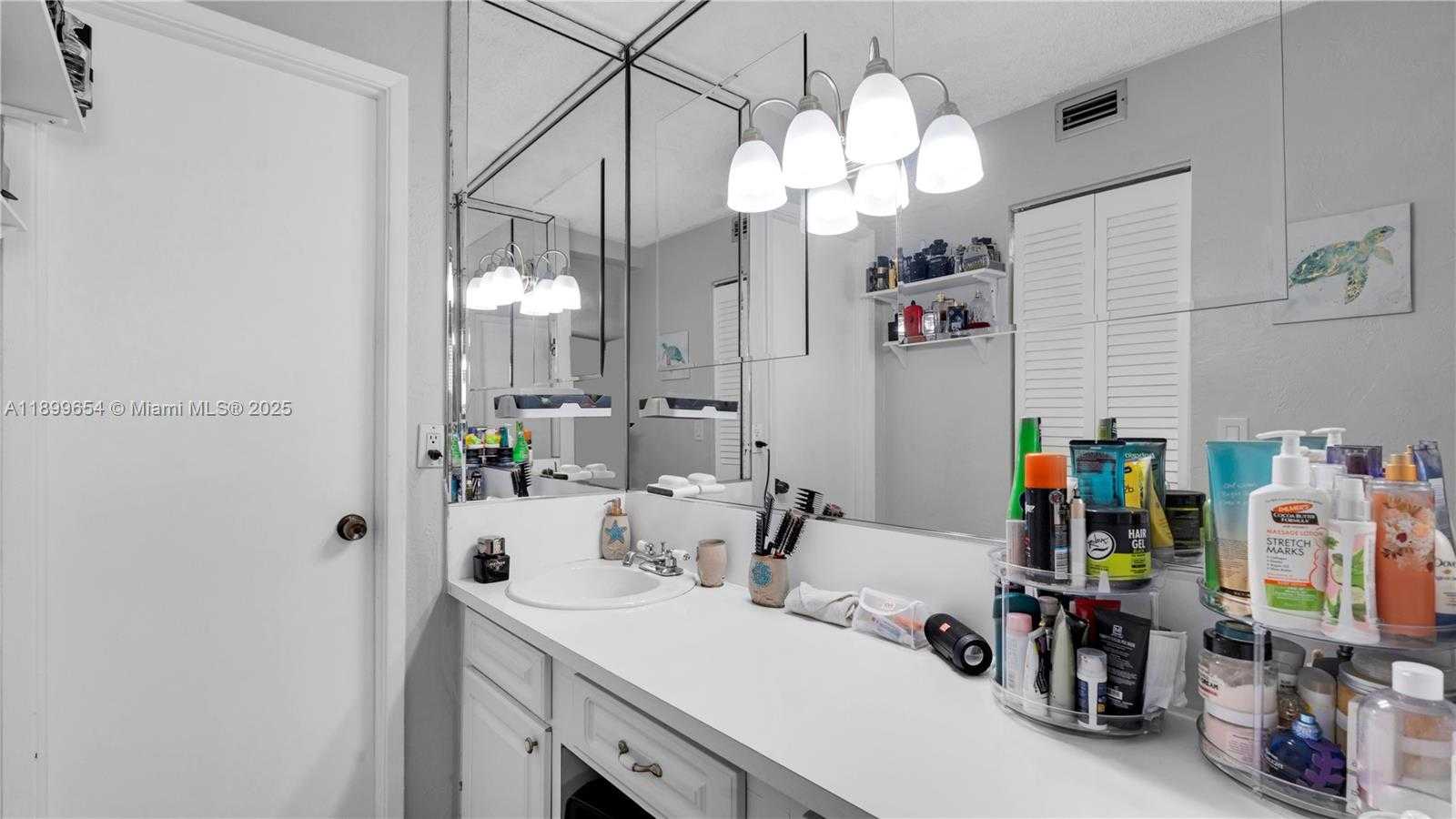 Small Image of 7850 BYRON AVE #1004, Miami Beach Number 16