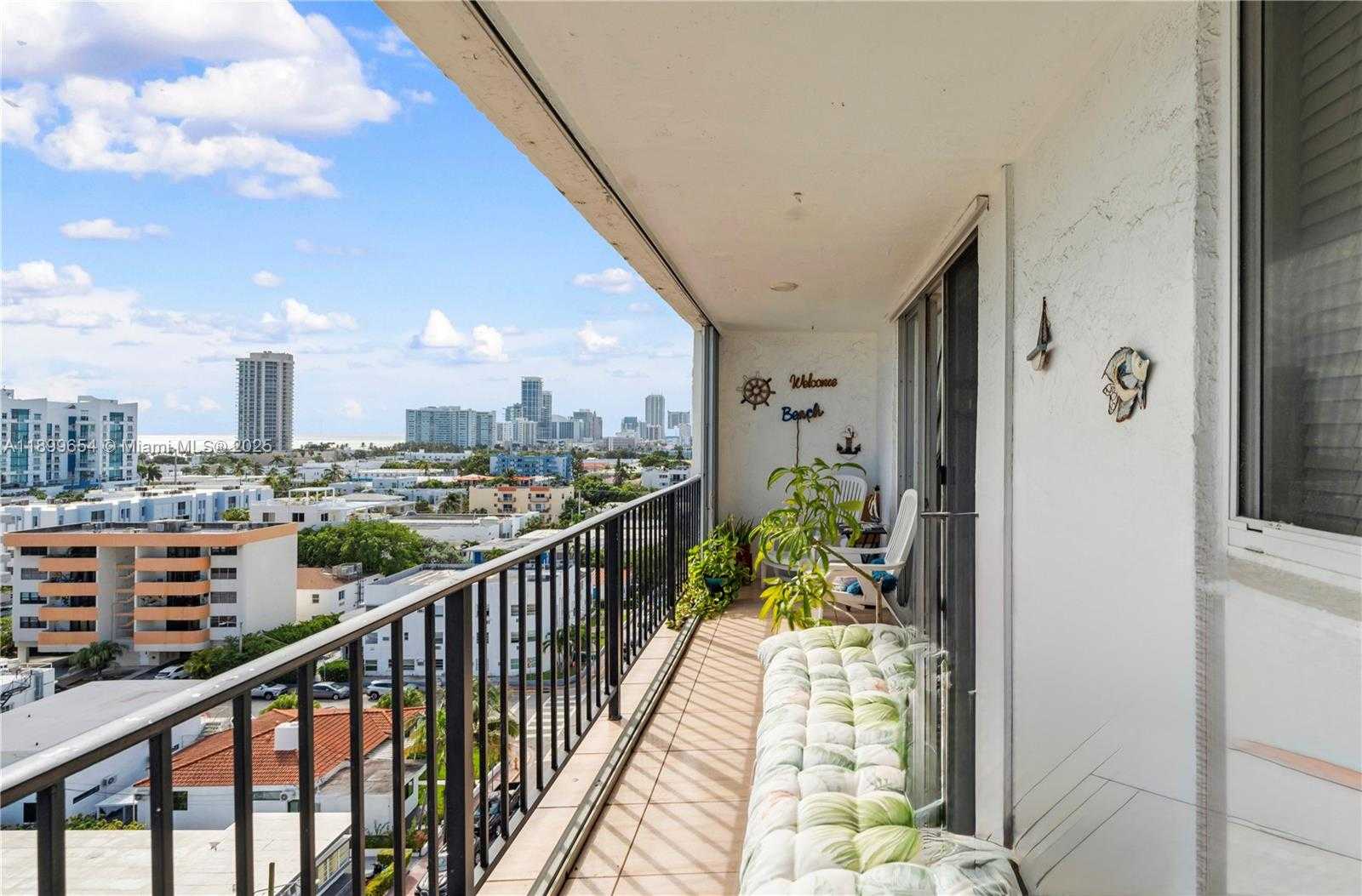 Small Image of 7850 BYRON AVE #1004, Miami Beach Number 2
