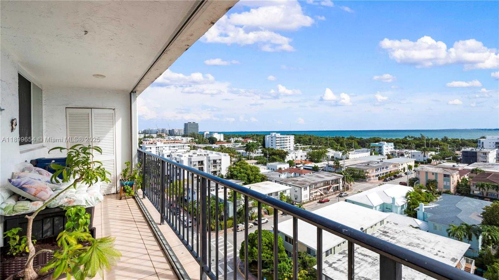 Small Image of 7850 BYRON AVE #1004, Miami Beach Number 3