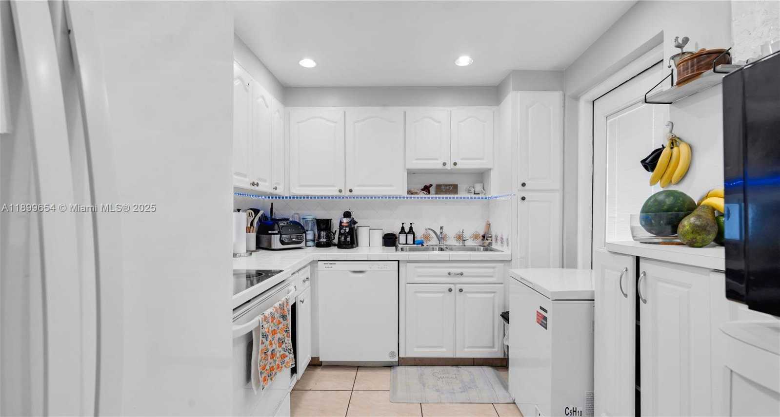Small Image of 7850 BYRON AVE #1004, Miami Beach Number 9